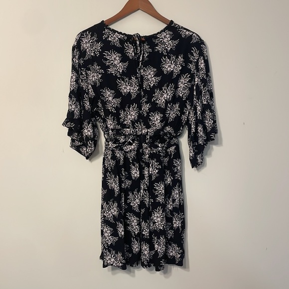 TOPSHOP Black and White Floral Cutout Mini Dress - Picture 4 of 9